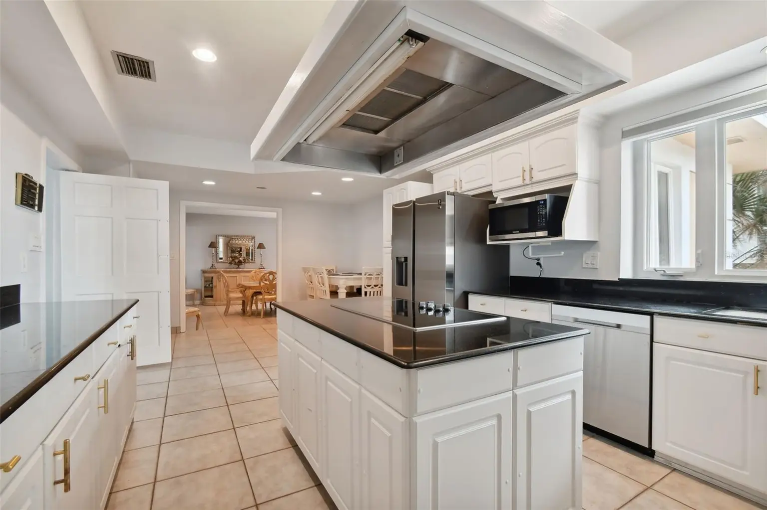 1520 GULF BOULEVARD, BELLEAIR BEACH, FL, photo 11 of 62
