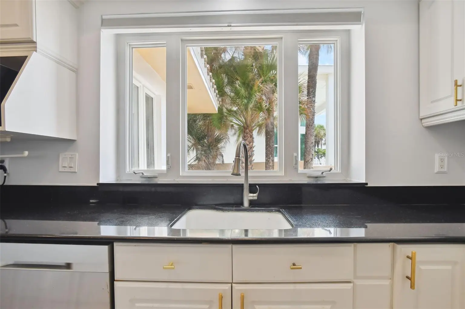 1520 GULF BOULEVARD, BELLEAIR BEACH, FL, photo 12 of 62