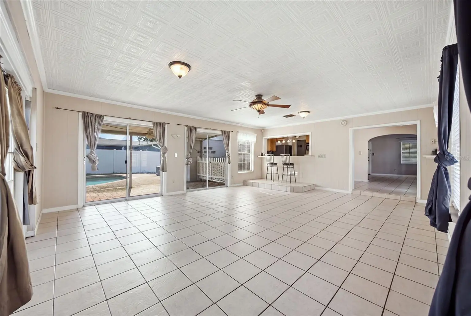 4003 W EUCLID AVENUE, TAMPA, FL, photo 8 of 23