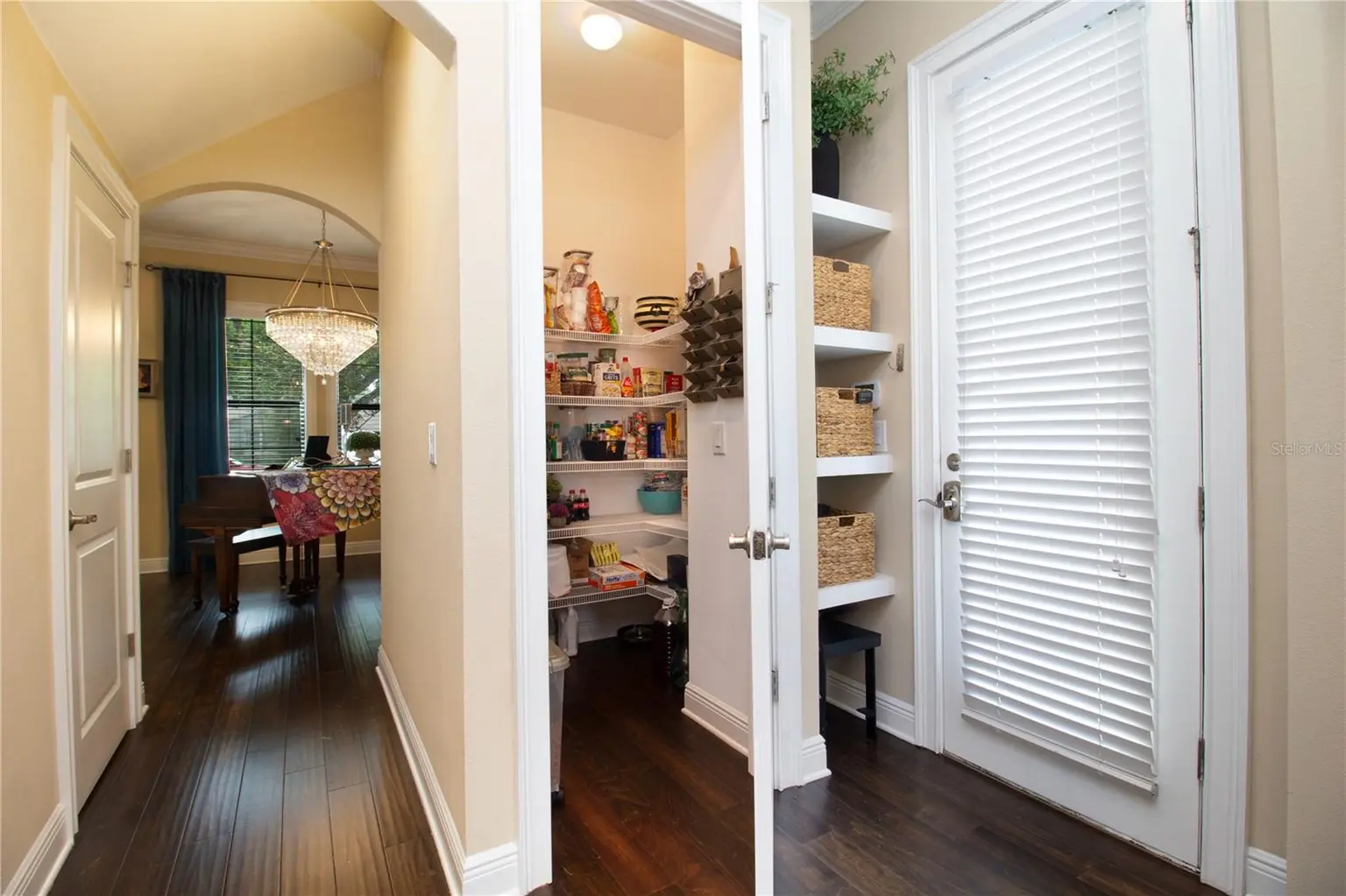 3917 W SAN LUIS STREET, TAMPA, FL, photo 9 of 53