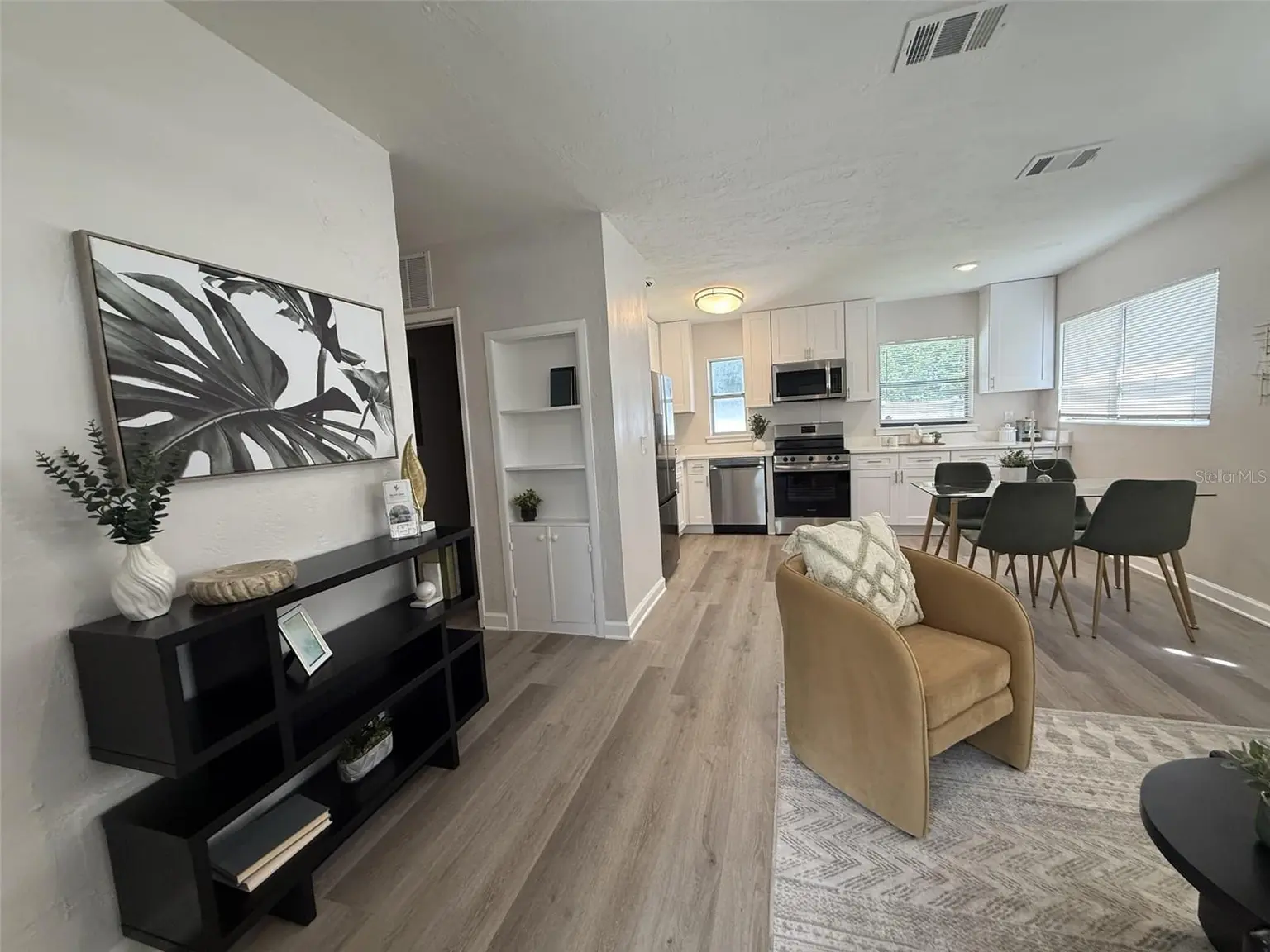 327 BARBARA CIRCLE, BELLEAIR, FL, photo 4 of 30