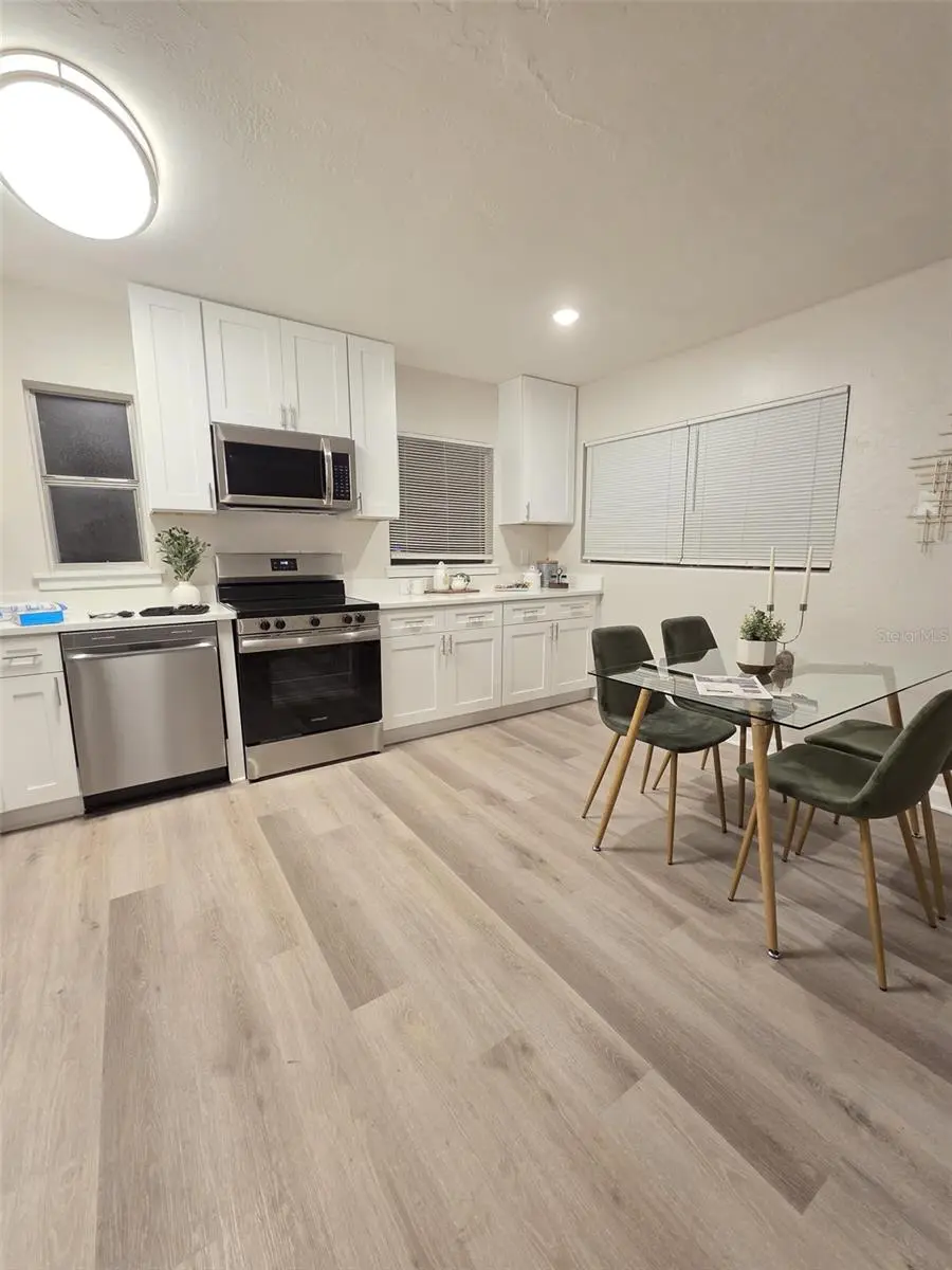 327 BARBARA CIRCLE, BELLEAIR, FL, photo 11 of 30
