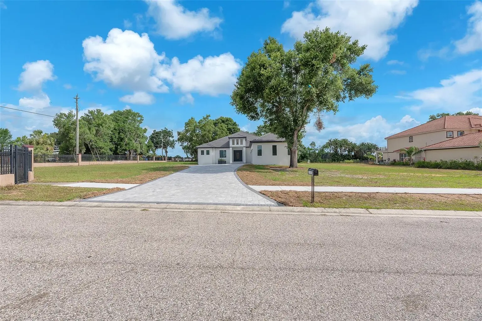 11921 FORT KING HIGHWAY, THONOTOSASSA, FL, photo 7 of 77
