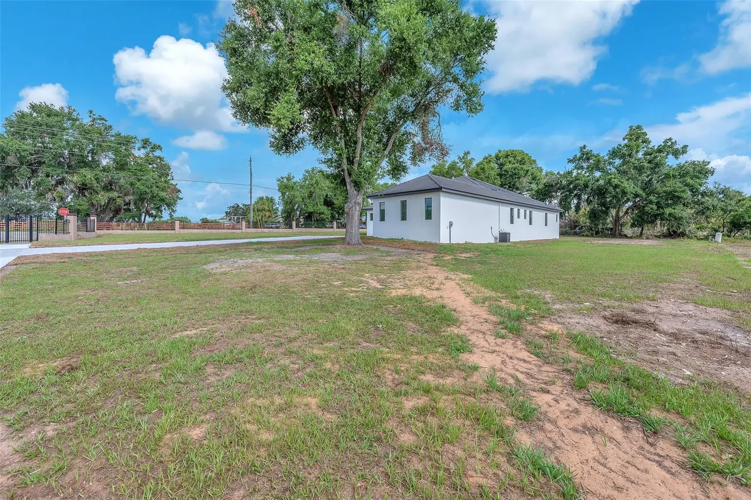 11921 FORT KING HIGHWAY, THONOTOSASSA, FL, photo 9 of 77