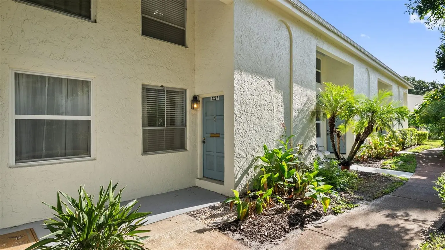 4227 LA PALMA COURT, TAMPA, FL