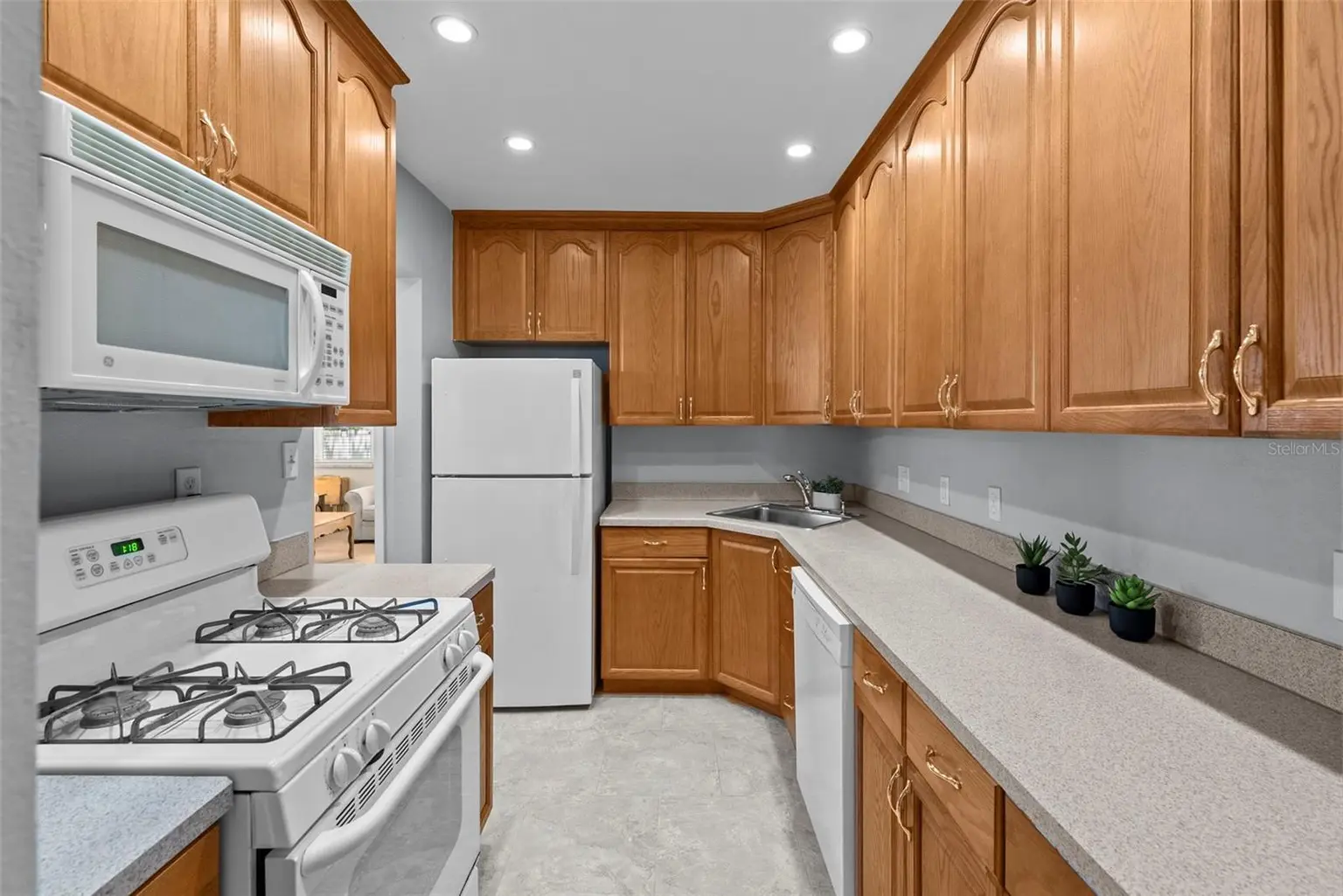 3823 W TACON STREET, TAMPA, FL, photo 15 of 40