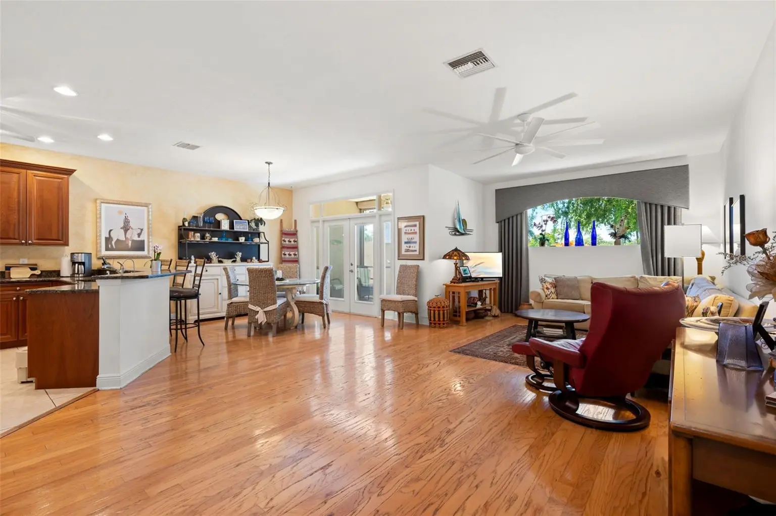 6058 GULFPORT BOULEVARD S, GULFPORT, FL, photo 8 of 61