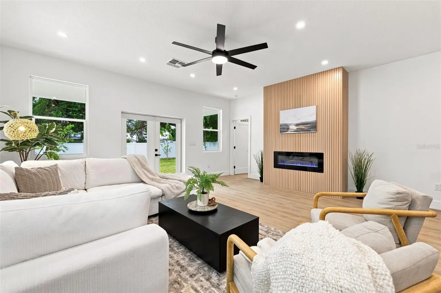 3008 E OSBORNE AVENUE, TAMPA, FL, photo 9 of 25