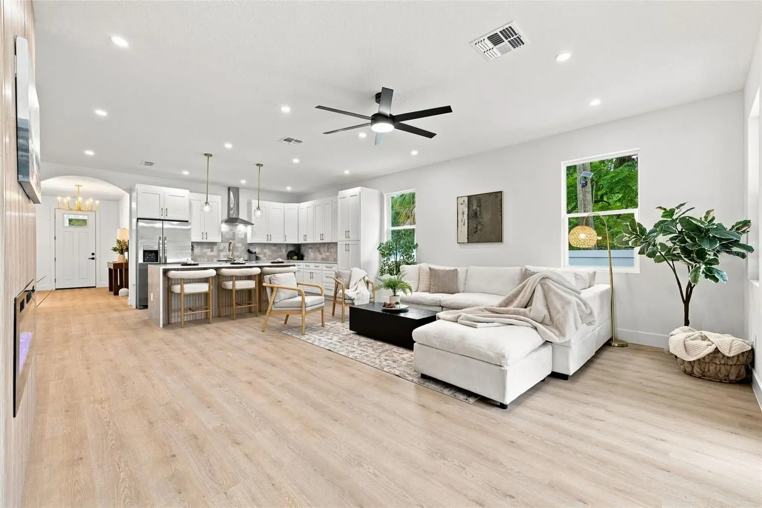 3008 E OSBORNE AVENUE, TAMPA, FL, photo 11 of 25