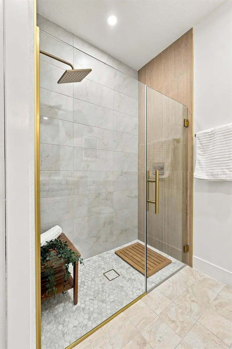 3008 E OSBORNE AVENUE, TAMPA, FL, photo 16 of 25