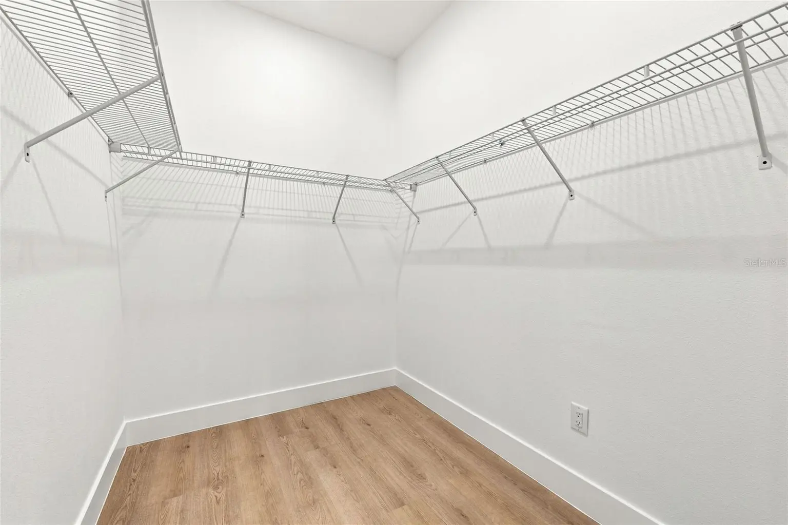 3008 E OSBORNE AVENUE, TAMPA, FL, photo 17 of 25
