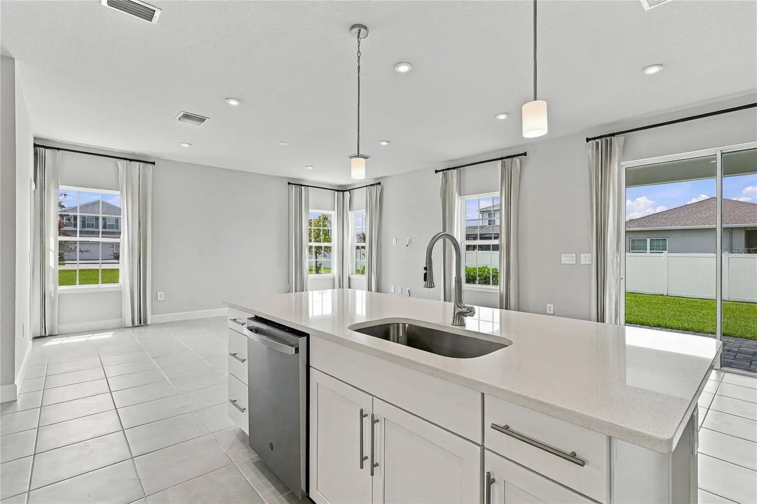 4640 ARDEN WAY, BRADENTON, FL, photo 9 of 33