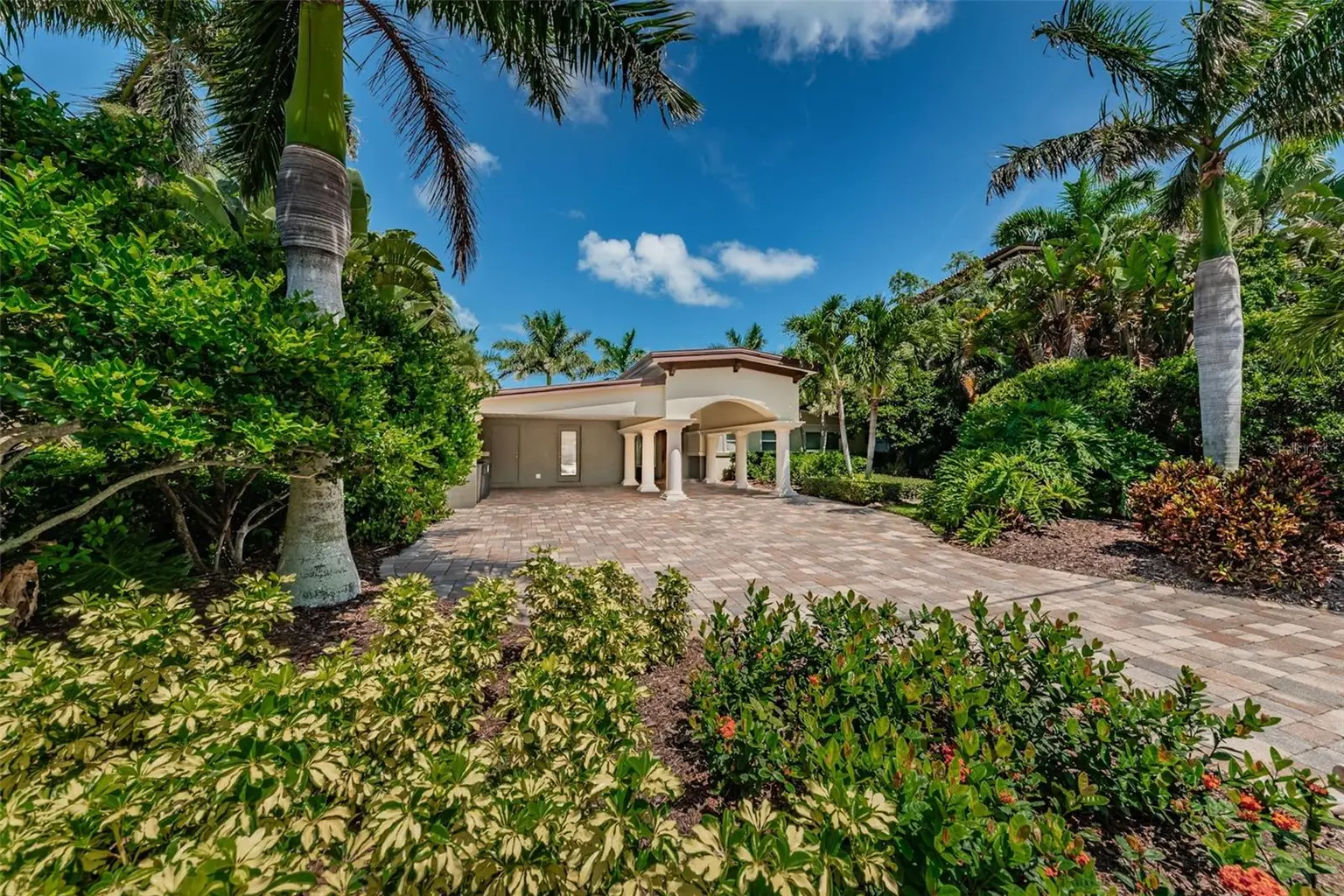 52 N PINE CIRCLE, BELLEAIR, FL, photo 8 of 62