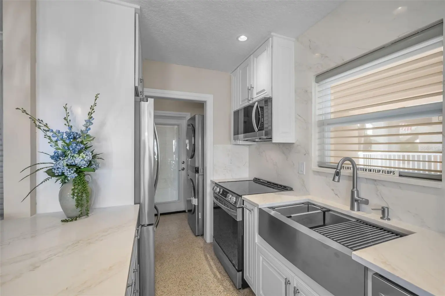 52 N PINE CIRCLE, BELLEAIR, FL, photo 19 of 62