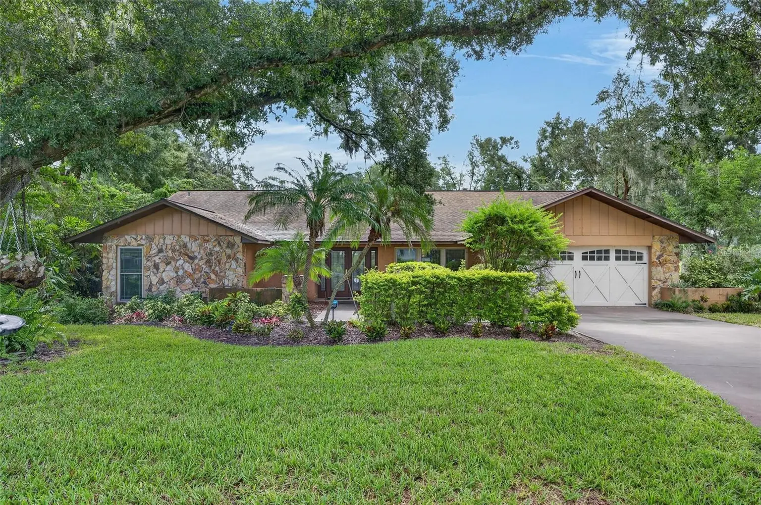 2203 GREENHILLS DRIVE, VALRICO, FL