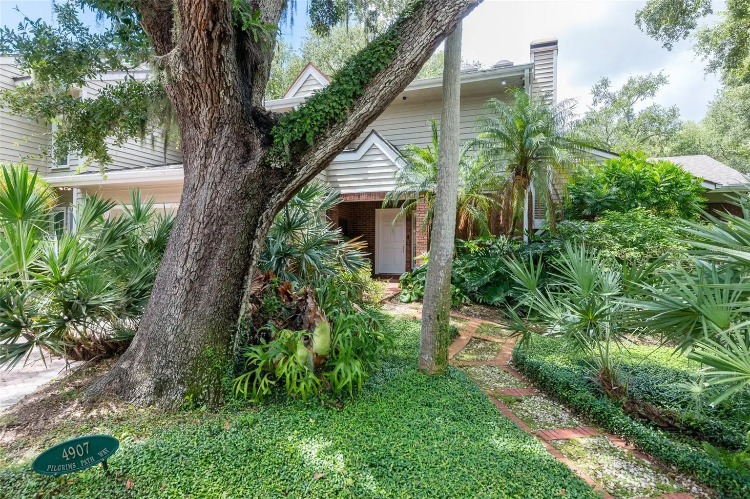 4907 PILGRIMS PATH WAY, TAMPA, FL