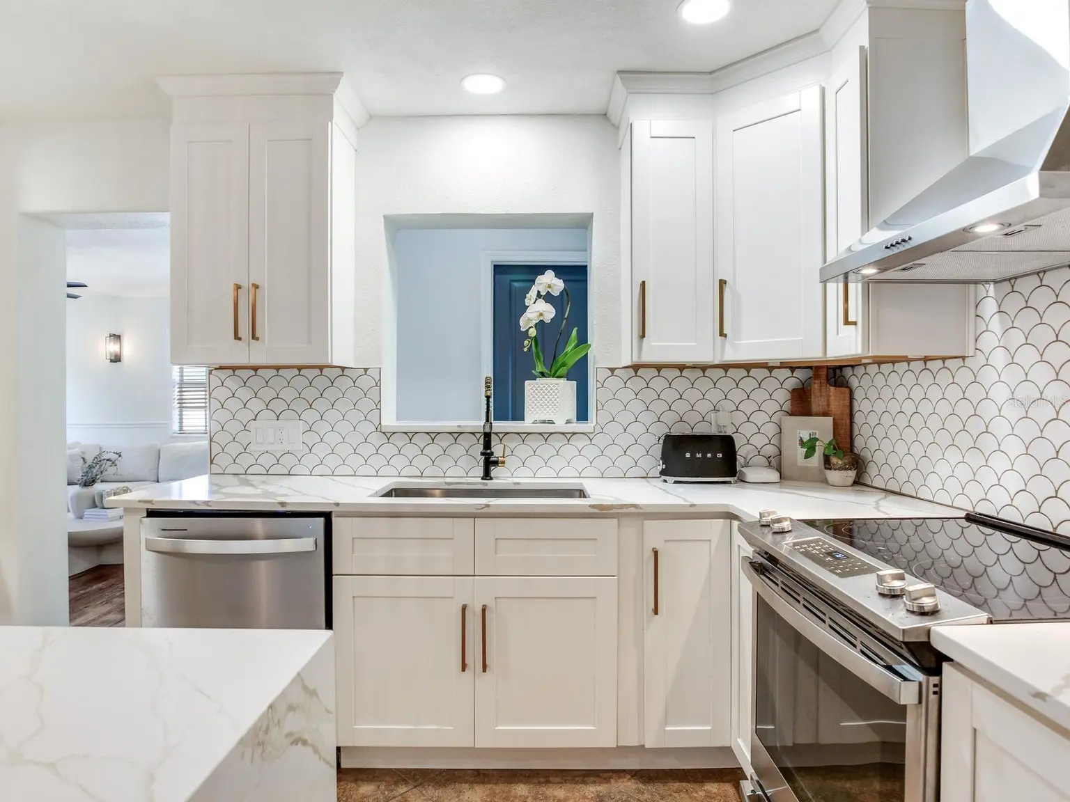 2911 W WINTHROP ROAD, TAMPA, FL, photo 10 of 37
