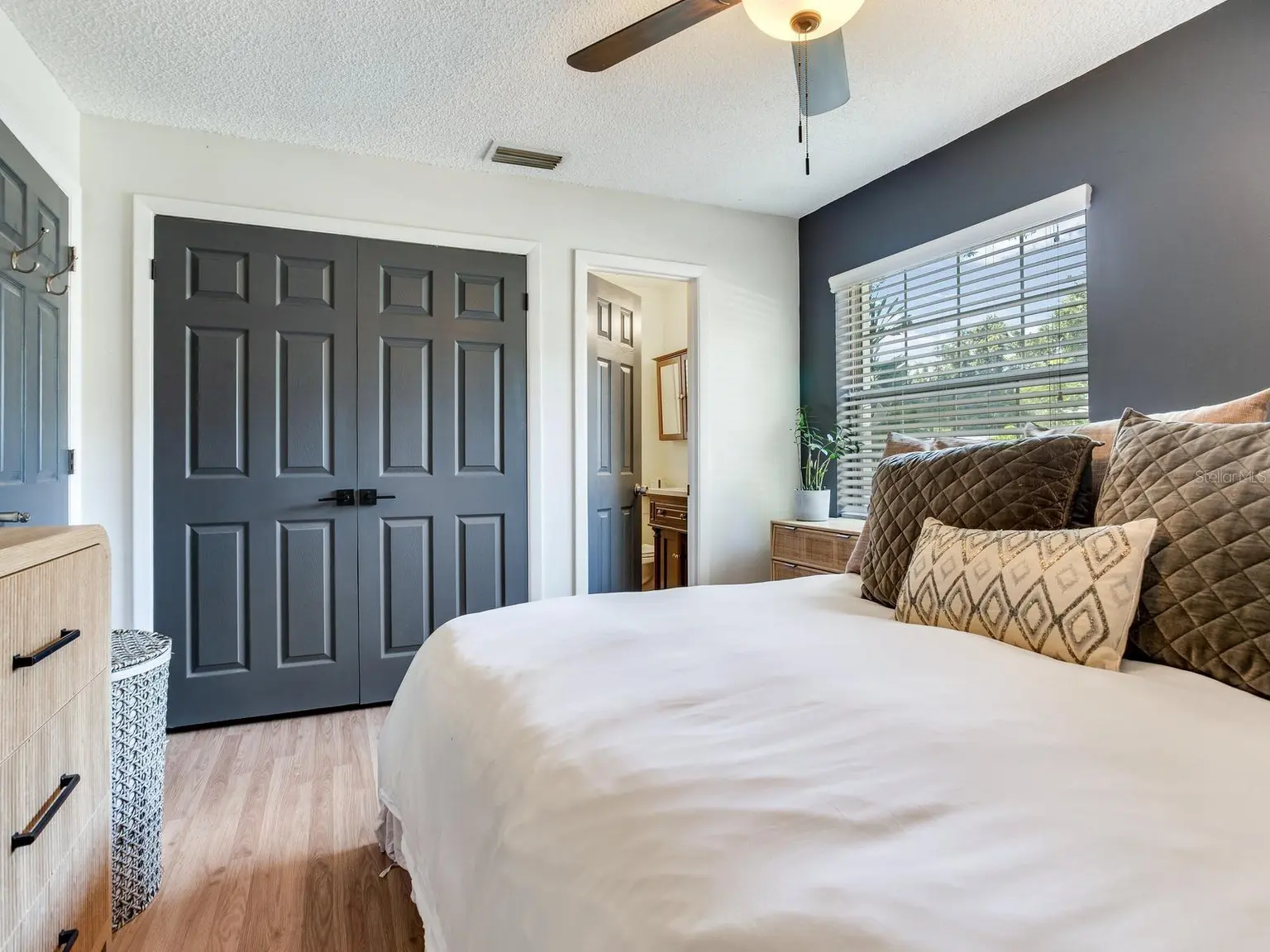 2911 W WINTHROP ROAD, TAMPA, FL, photo 17 of 37