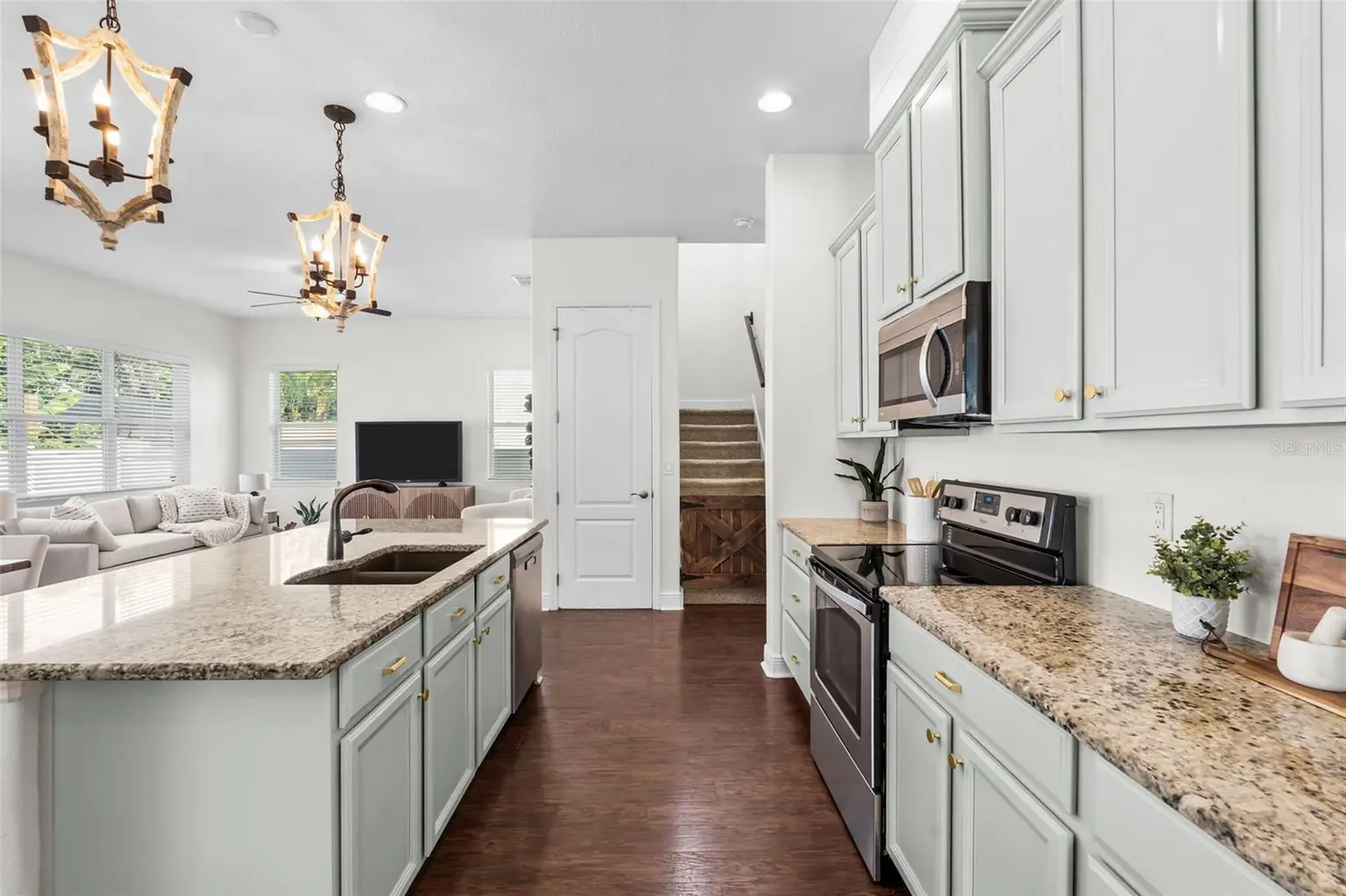 7611 S DESOTO STREET, TAMPA, FL, photo 12 of 47