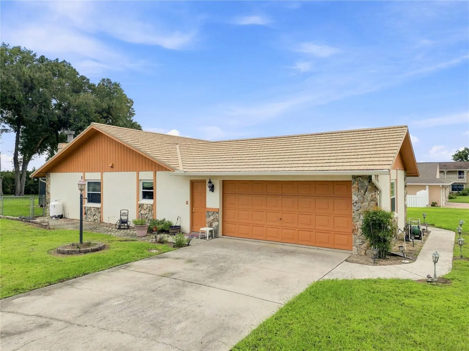 12501 APALACHEE PLACE, THONOTOSASSA, FL, photo 2 of 57