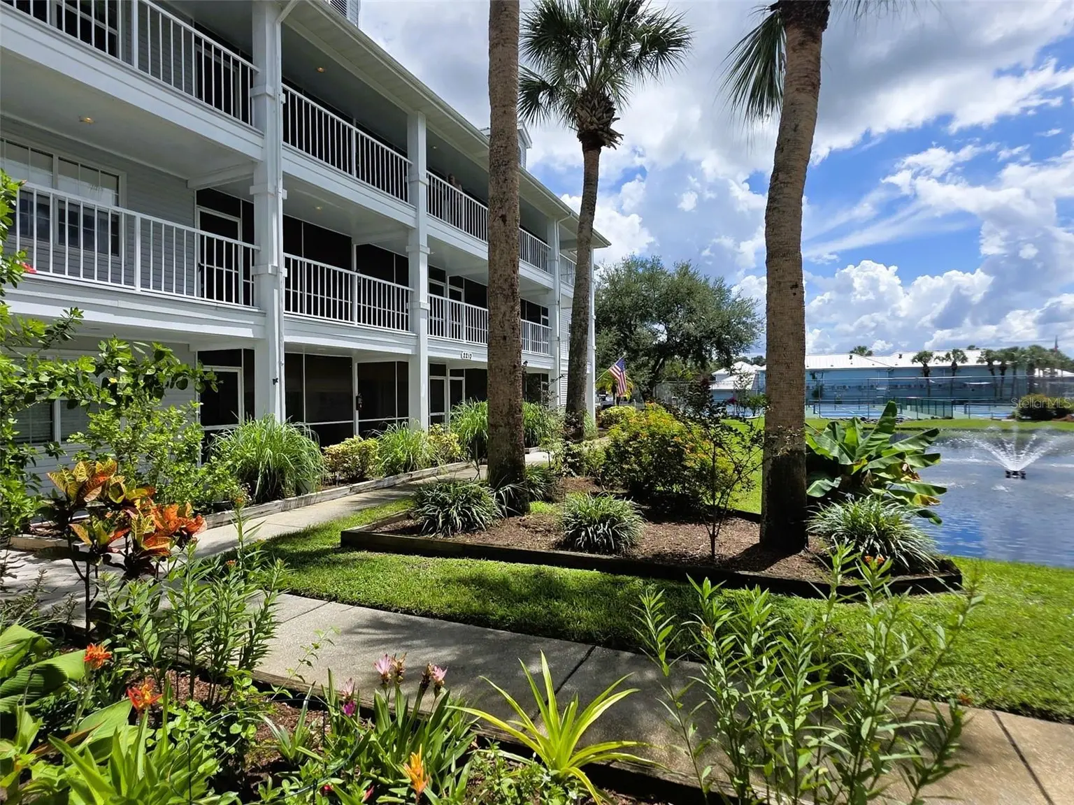 2210 VISTA DEL SOL CONDO #520, LUTZ, FL