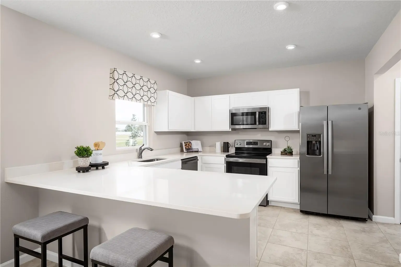 17436 5TH CIRCLE E, BRADENTON, FL, photo 3 of 8