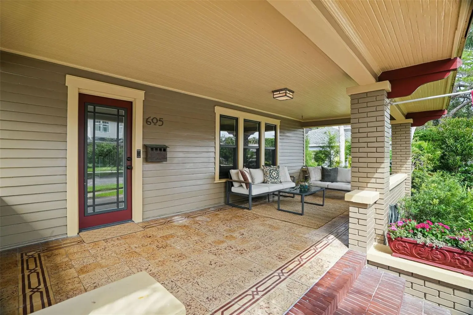 605 14TH AVENUE NE, ST PETERSBURG, FL, photo 6 of 62