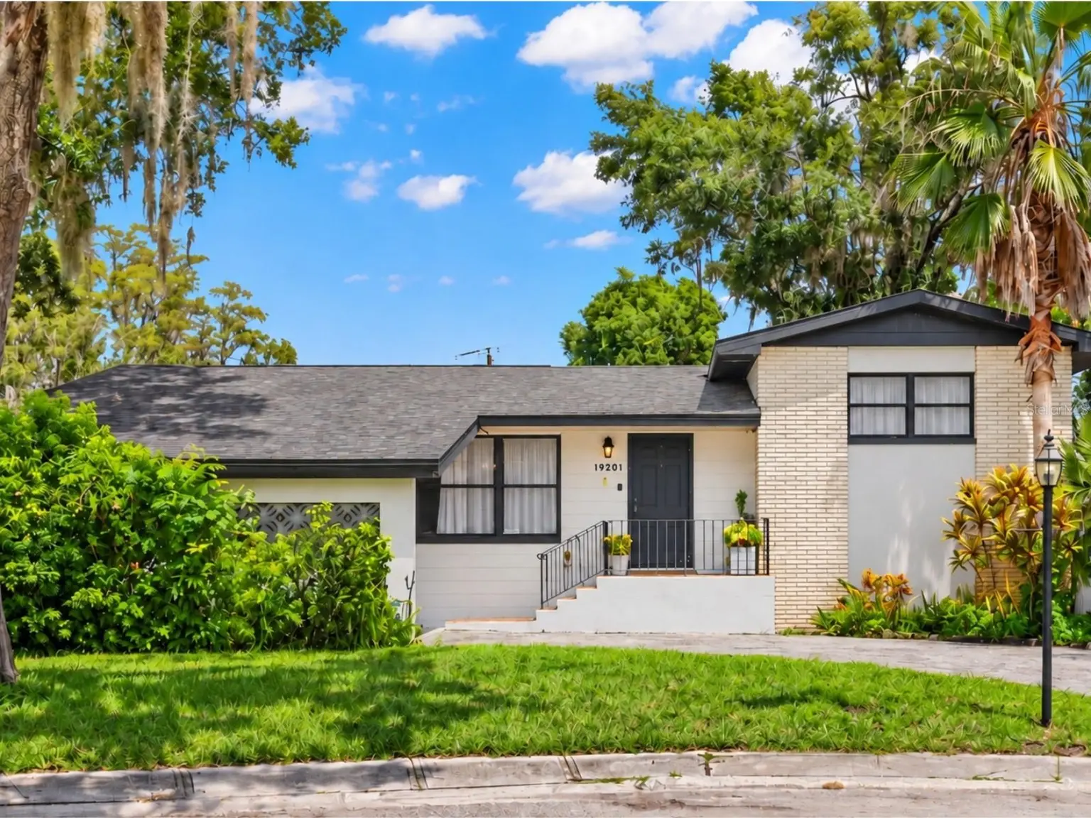19201 ALICE CIRCLE, LUTZ, FL, photo 2 of 44