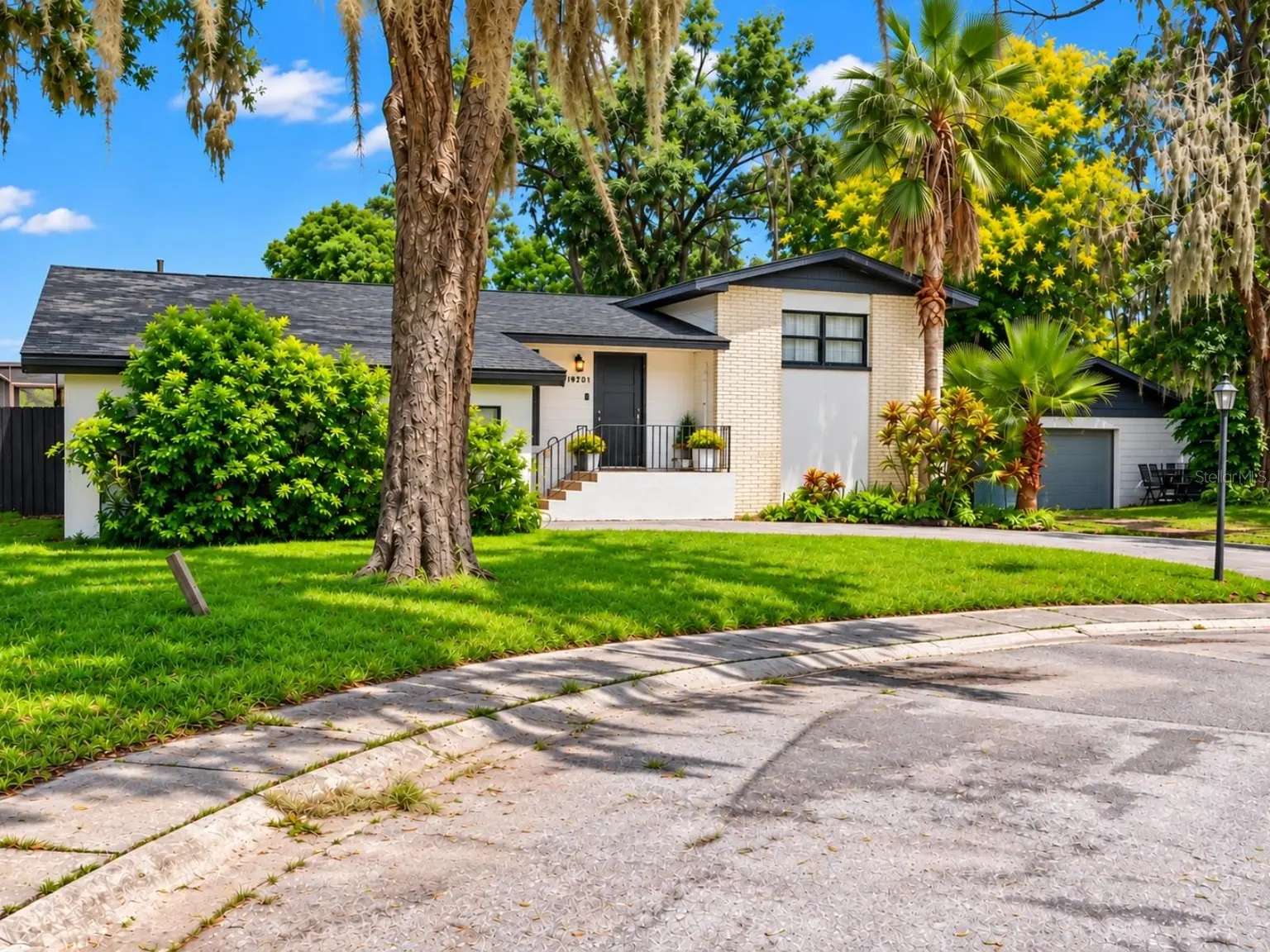 19201 ALICE CIRCLE, LUTZ, FL, photo 3 of 44