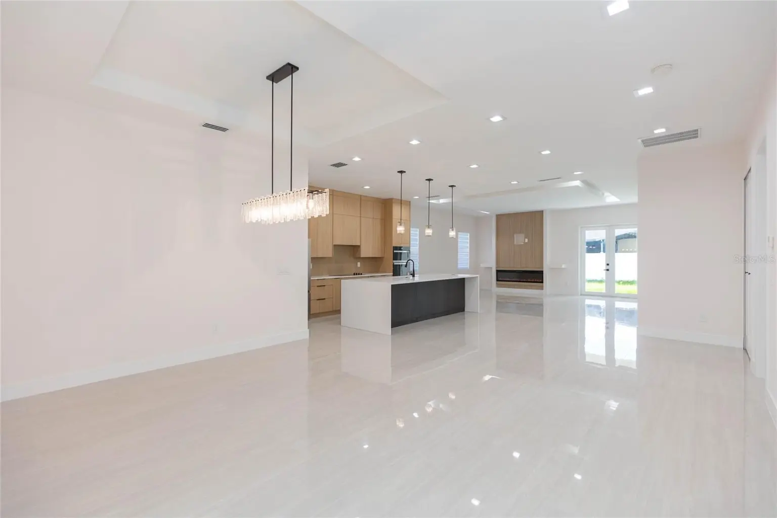 7205 N LOIS AVENUE, TAMPA, FL, photo 5 of 54
