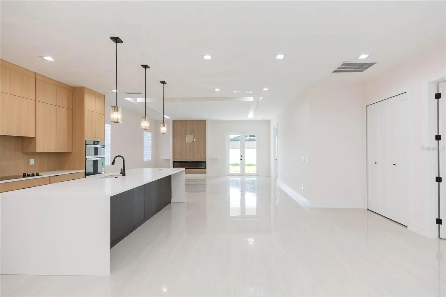 7205 N LOIS AVENUE, TAMPA, FL, photo 8 of 54