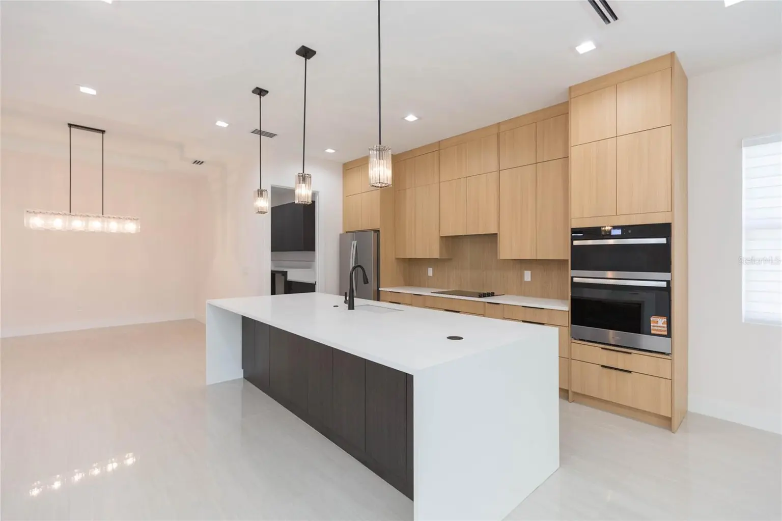 7205 N LOIS AVENUE, TAMPA, FL, photo 12 of 54