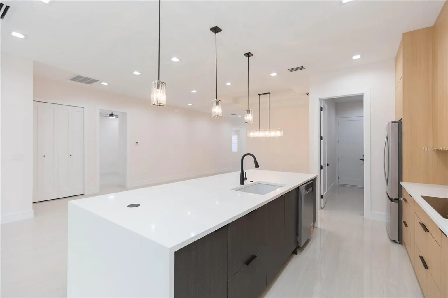 7205 N LOIS AVENUE, TAMPA, FL, photo 14 of 54