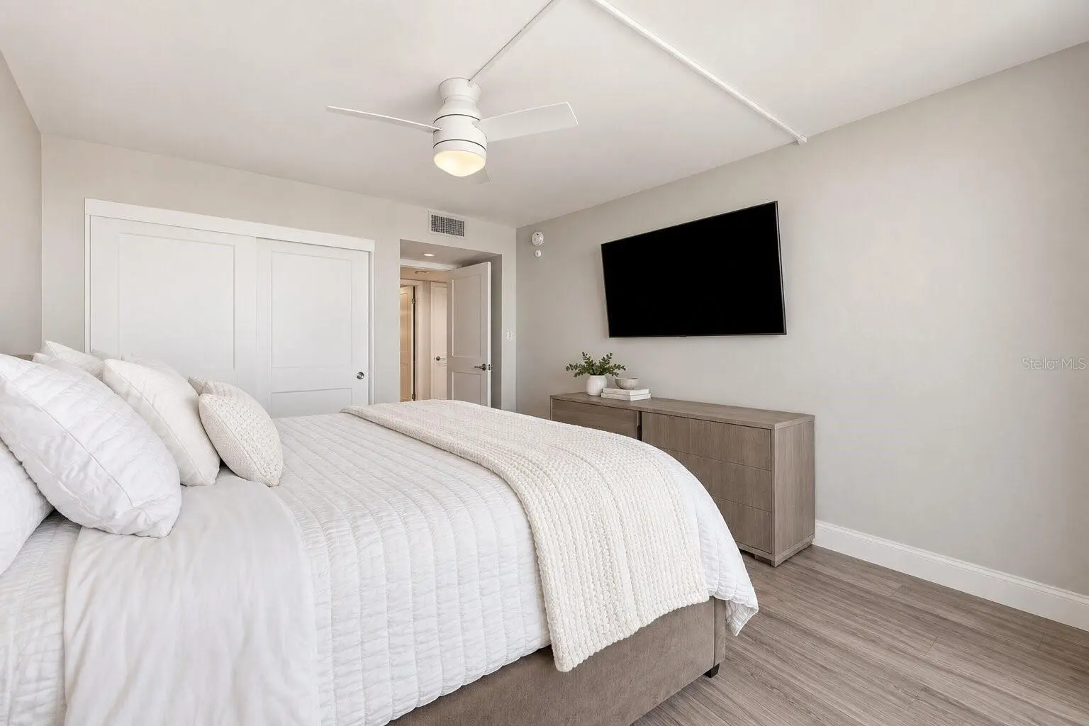 1460 GULF BOULEVARD #1106, CLEARWATER, FL, photo 17 of 26