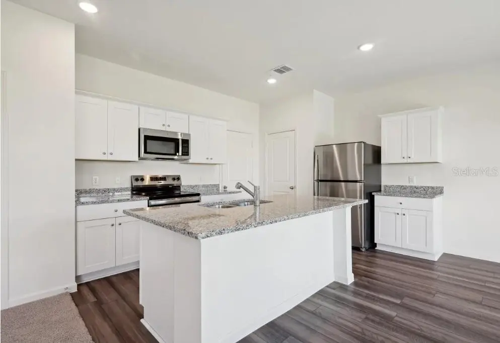 11199 ARNOLD LOOP, SAN ANTONIO, FL, photo 5 of 10