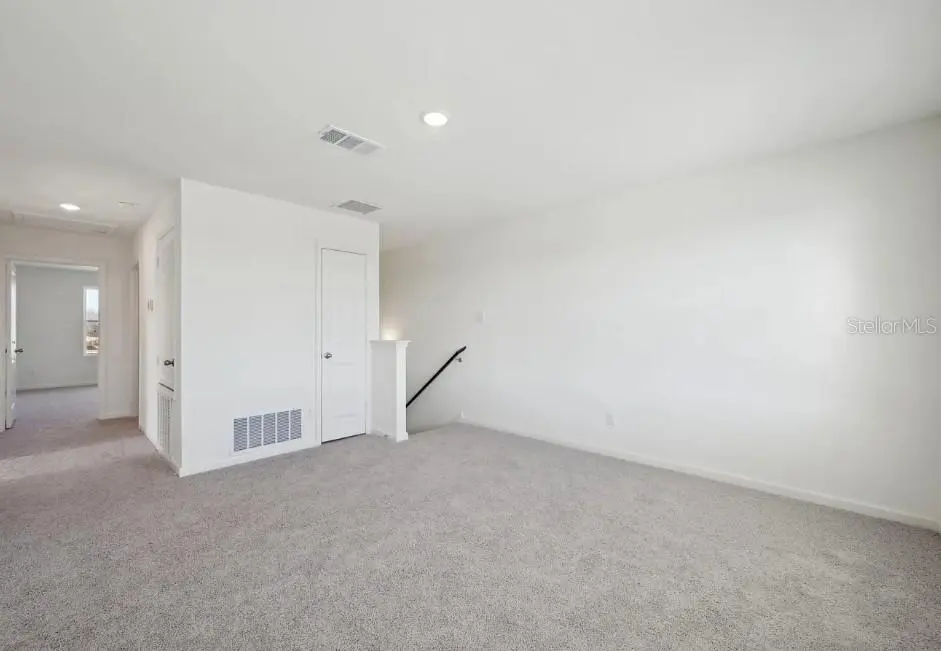 11199 ARNOLD LOOP, SAN ANTONIO, FL, photo 6 of 10