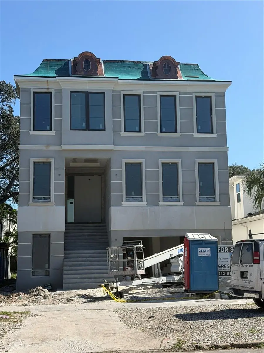 Davis Islands home, photo 3 of 8