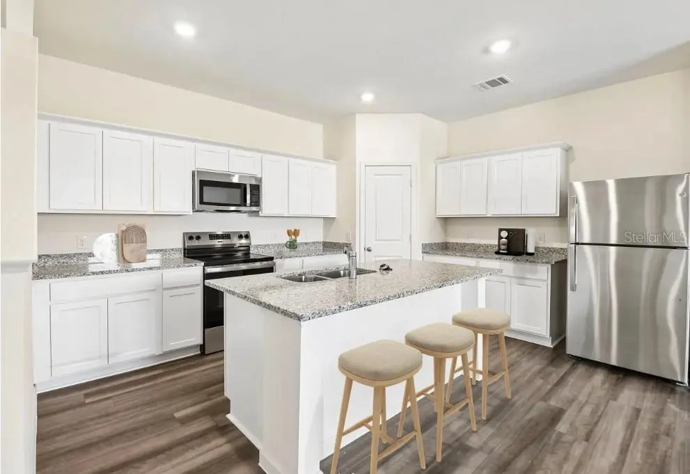 11231 ARNOLD LOOP, SAN ANTONIO, FL, photo 2 of 9