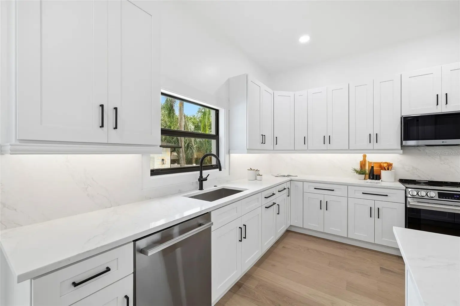 307 W JEAN STREET, TAMPA, FL, photo 14 of 35