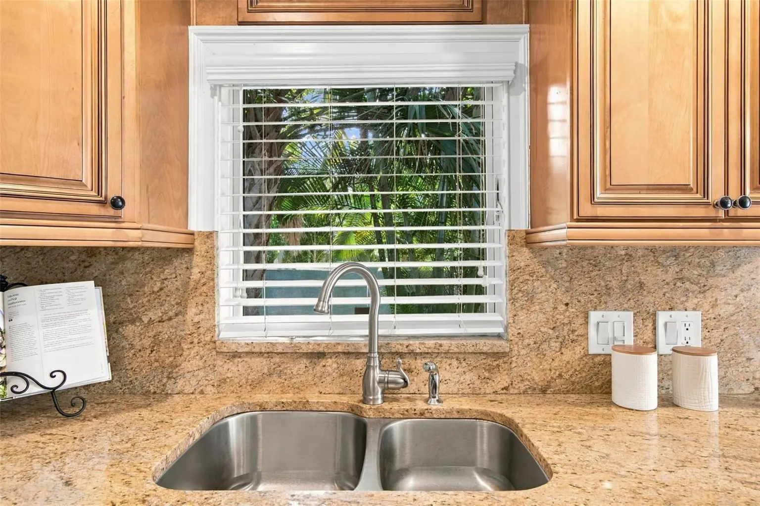 100 MONTEREY BOULEVARD NE, ST PETERSBURG, FL, photo 16 of 59