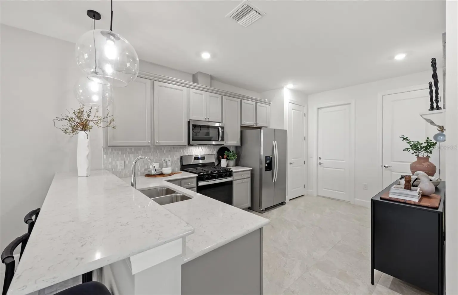 18734 INDIAN ROCK PLACE, LAKEWOOD RANCH, FL, photo 6 of 28