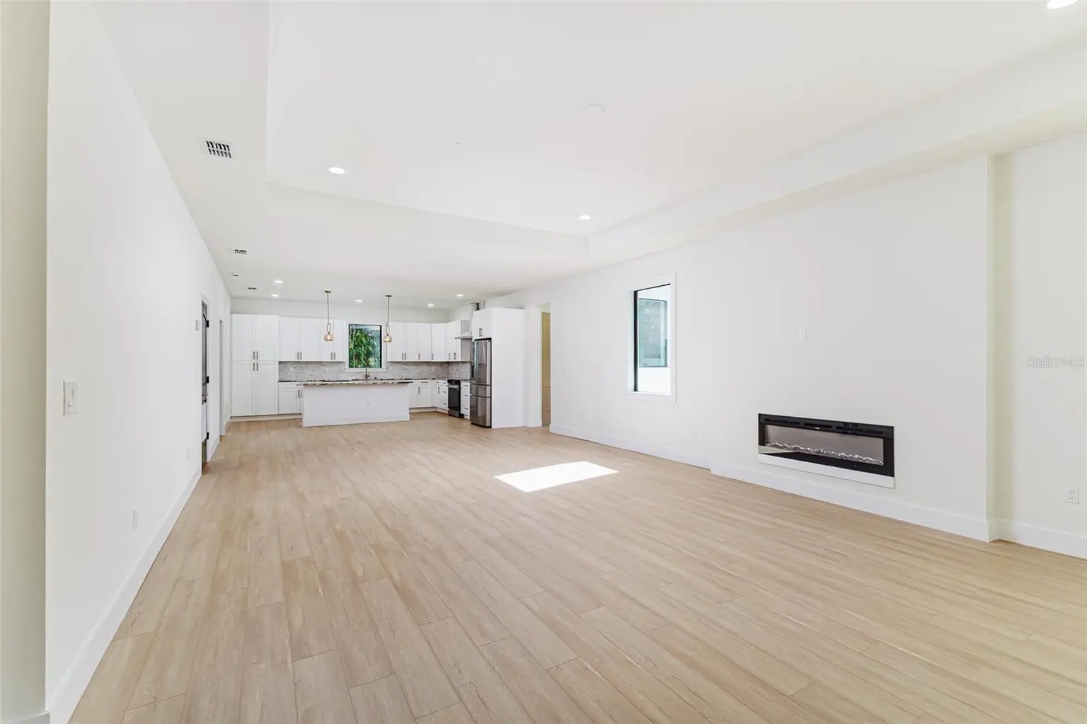 7907 N GREENWOOD AVENUE, TAMPA, FL, photo 6 of 28
