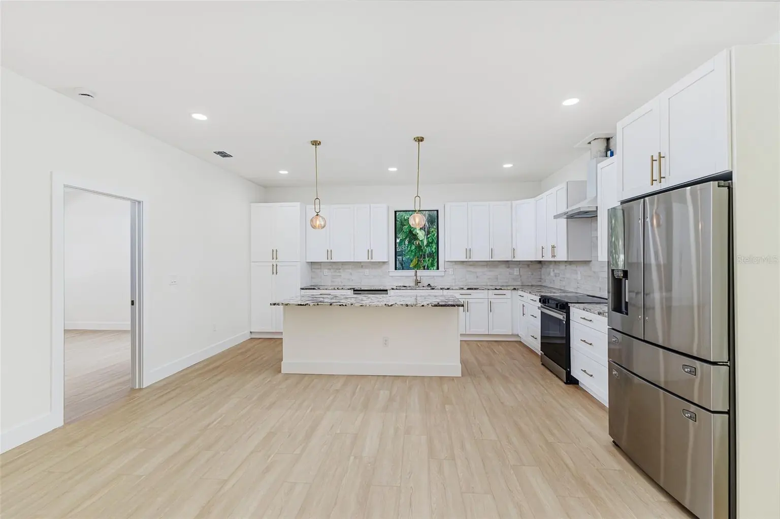 7907 N GREENWOOD AVENUE, TAMPA, FL, photo 8 of 28