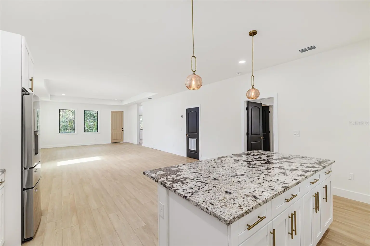 7907 N GREENWOOD AVENUE, TAMPA, FL, photo 11 of 28