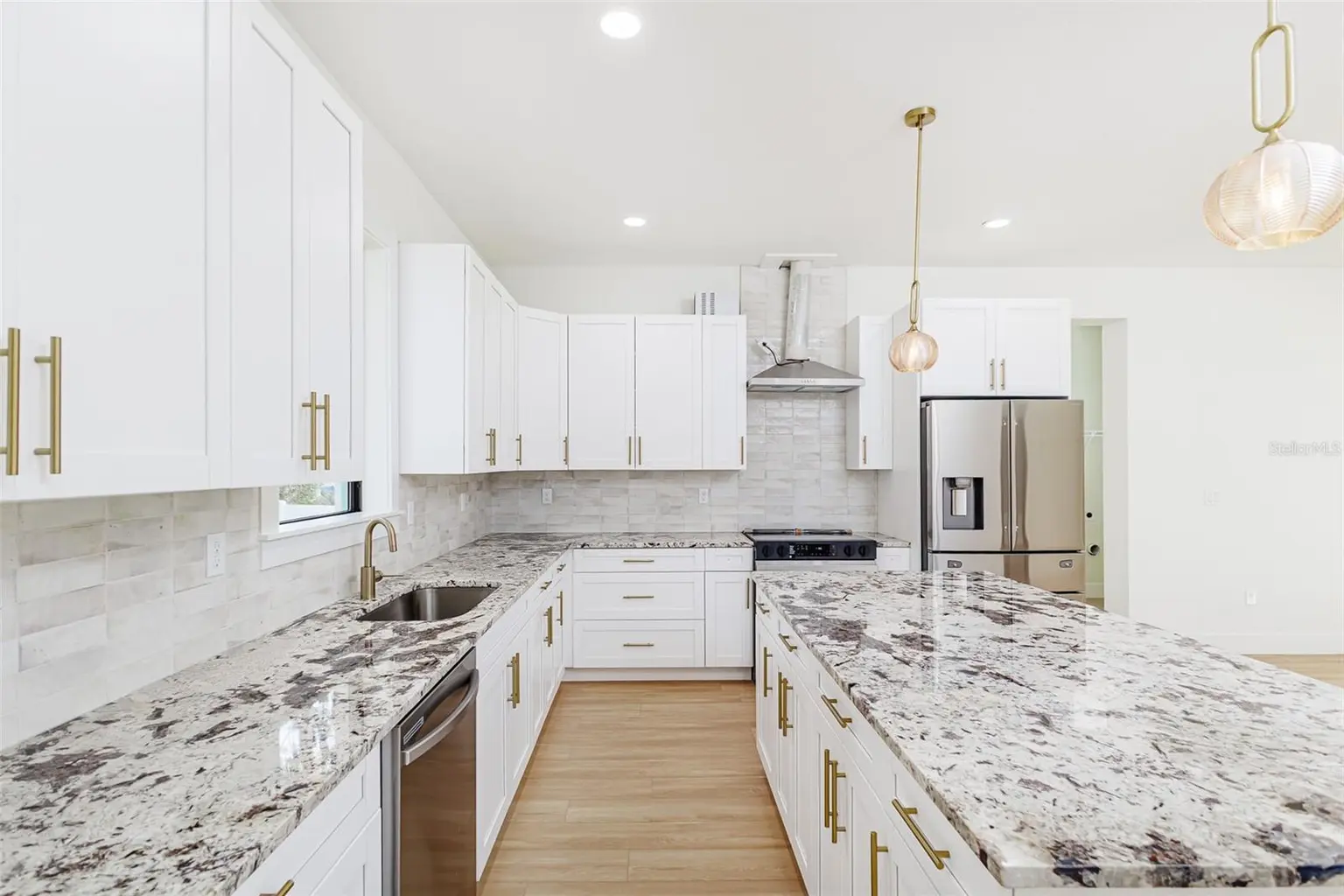 7905 N GREENWOOD AVENUE, TAMPA, FL, photo 9 of 30