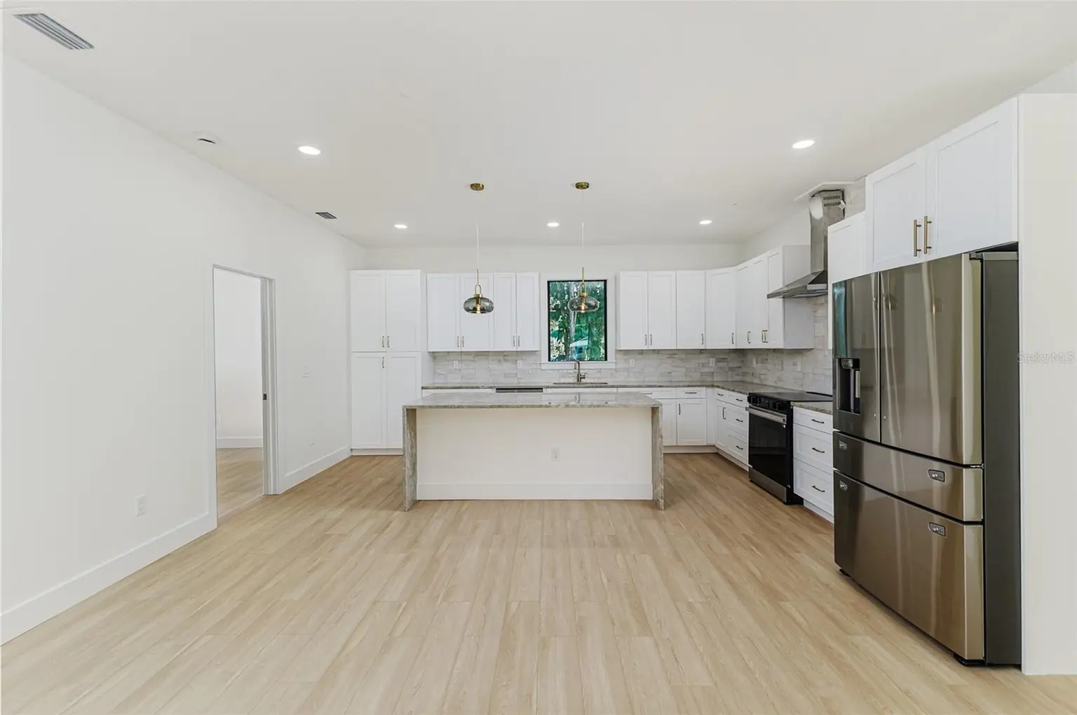 7901 N GREENWOOD AVENUE, TAMPA, FL, photo 6 of 21