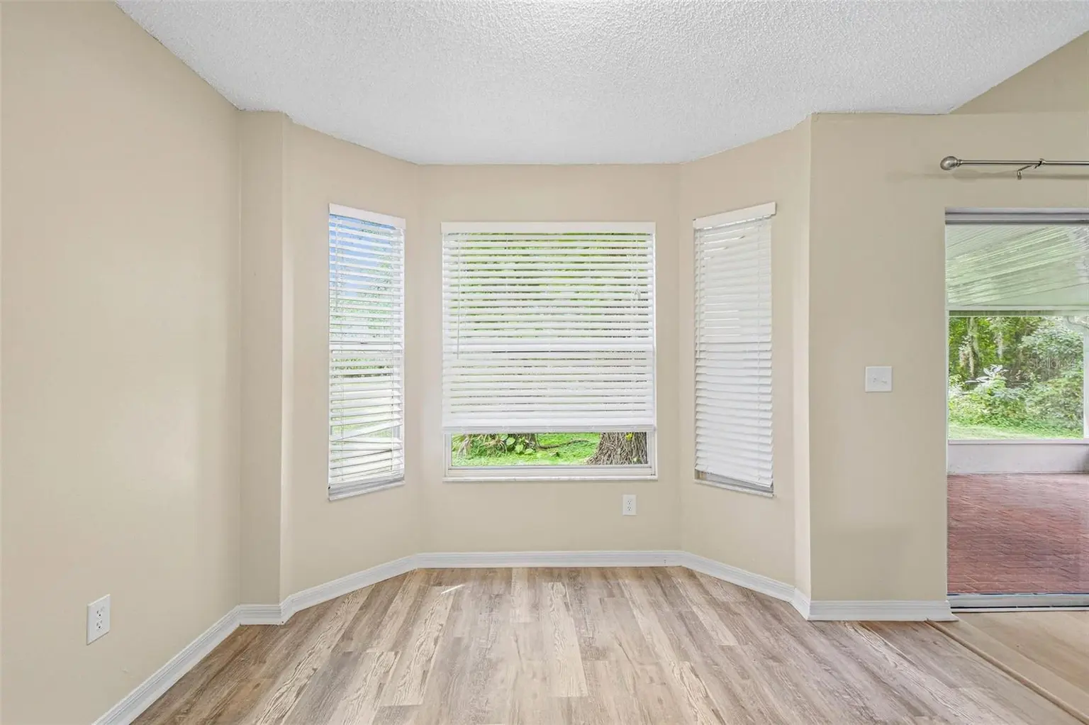 9006 DIXIANA VILLA CIRCLE, TAMPA, FL, photo 31 of 75