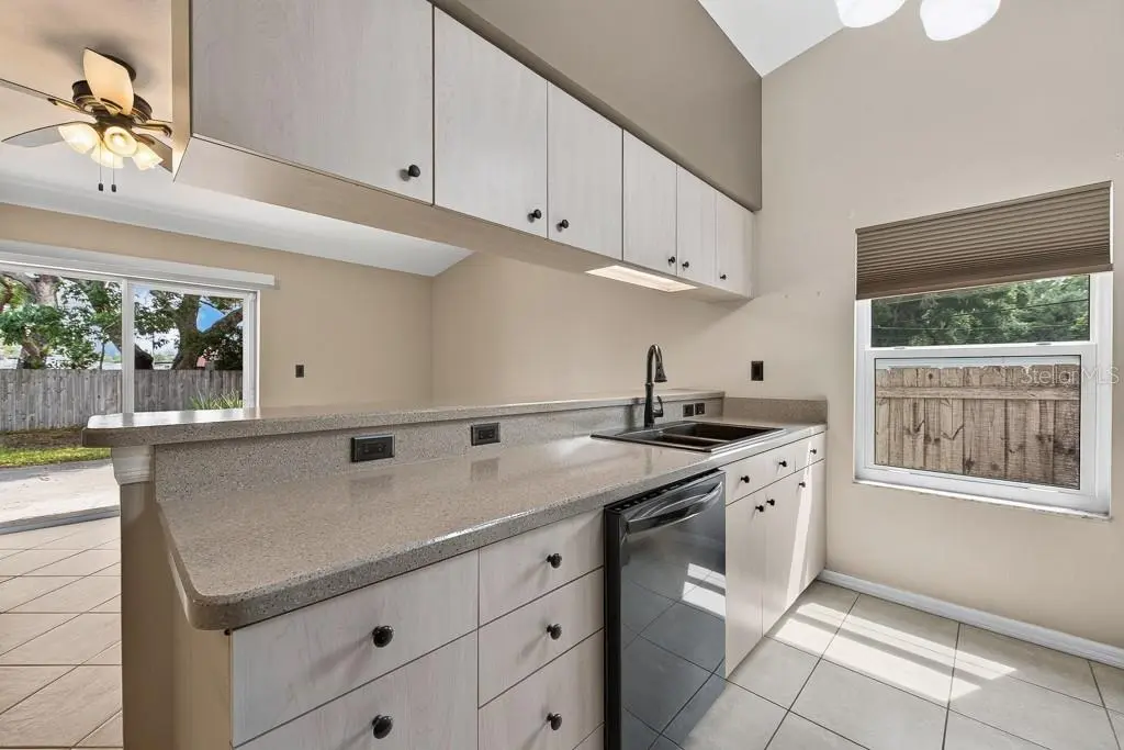 11959 MURRAY AVENUE, SEMINOLE, FL, photo 18 of 58