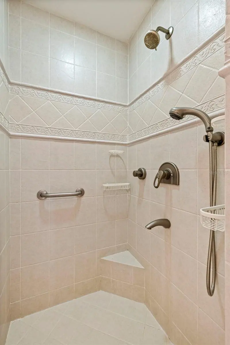 10612 LAKE VISTA DRIVE, SEMINOLE, FL, photo 16 of 35
