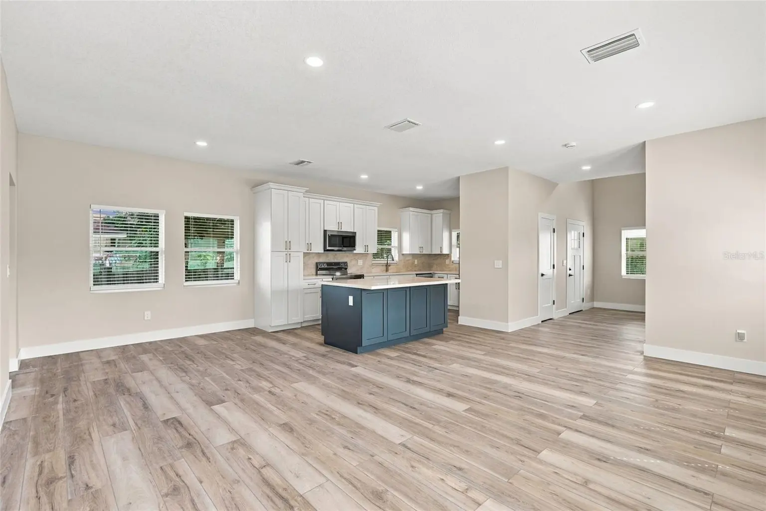 Demorest home, photo 4 of 4